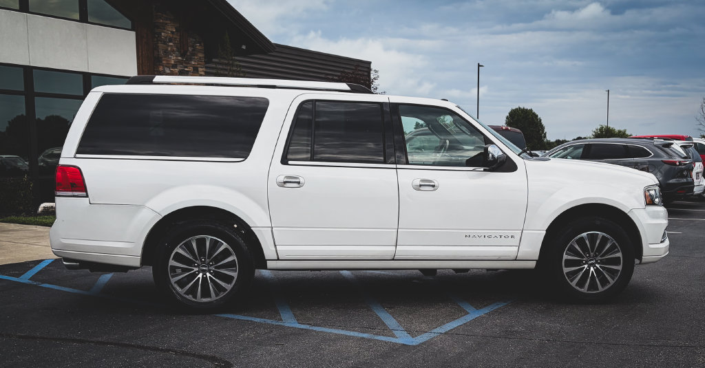 Used 2016 Lincoln Navigator L Select AWD/4WD image 28
