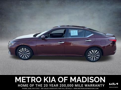 Used 2023 Nissan Altima 2.5 SV FWD image 3