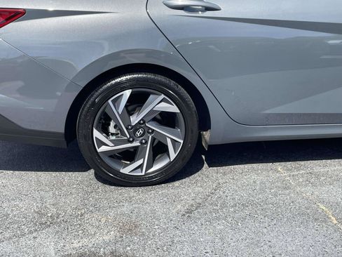 Used 2025 Hyundai Elantra Limited FWD image 7