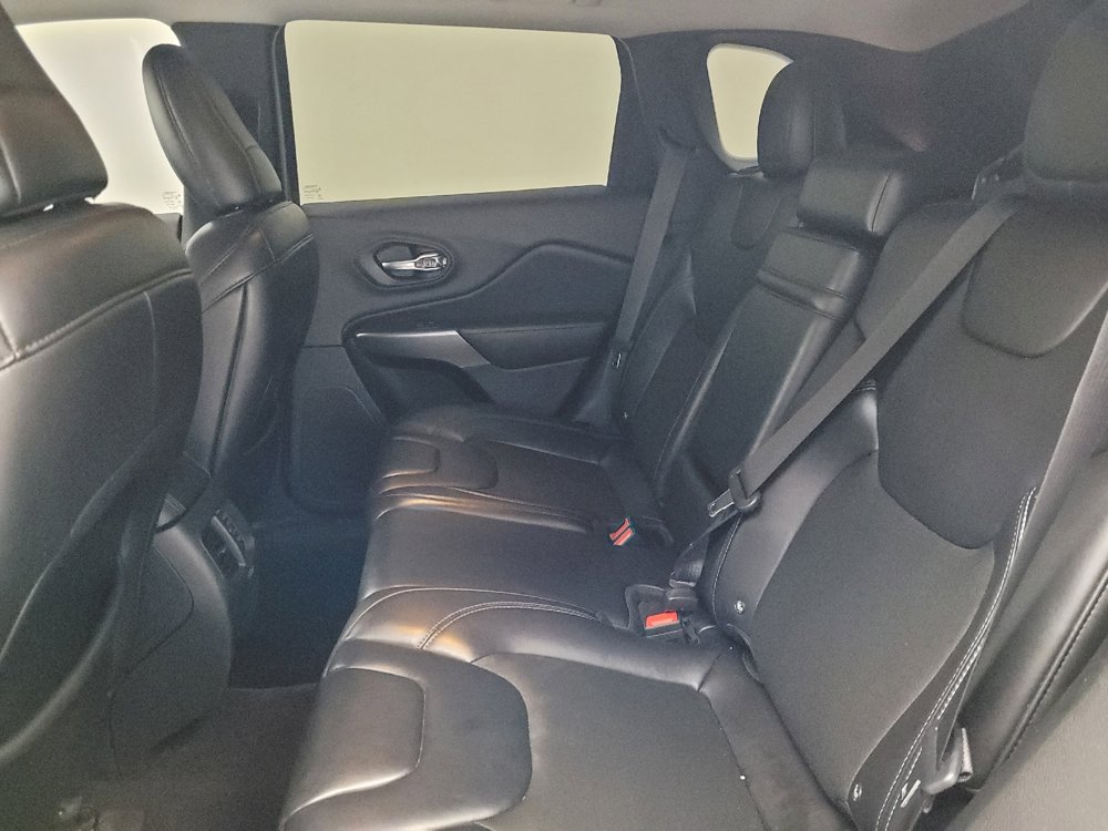 Used 2019 Jeep Cherokee Latitude Plus FWD image 18