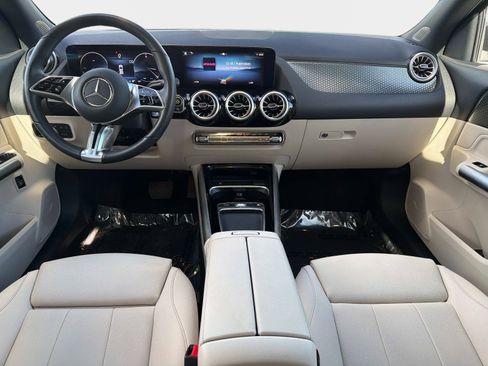 Used 2025 Mercedes-Benz GLA 250 4MATIC image 29