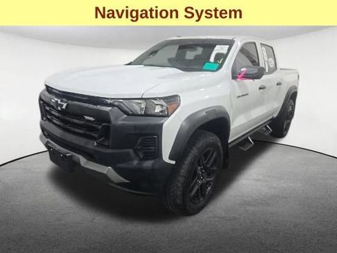 Used 2025 Chevrolet Colorado Trail Boss AWD/4WD image 4