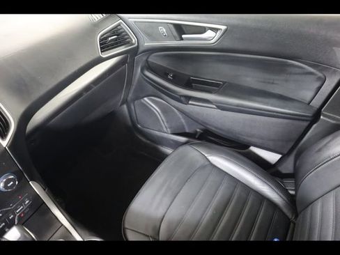 Used 2017 Ford Edge SEL w/ Equipment Group 201A AWD/4WD image 16