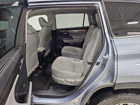 Used 2021 Toyota Highlander Platinum image 3