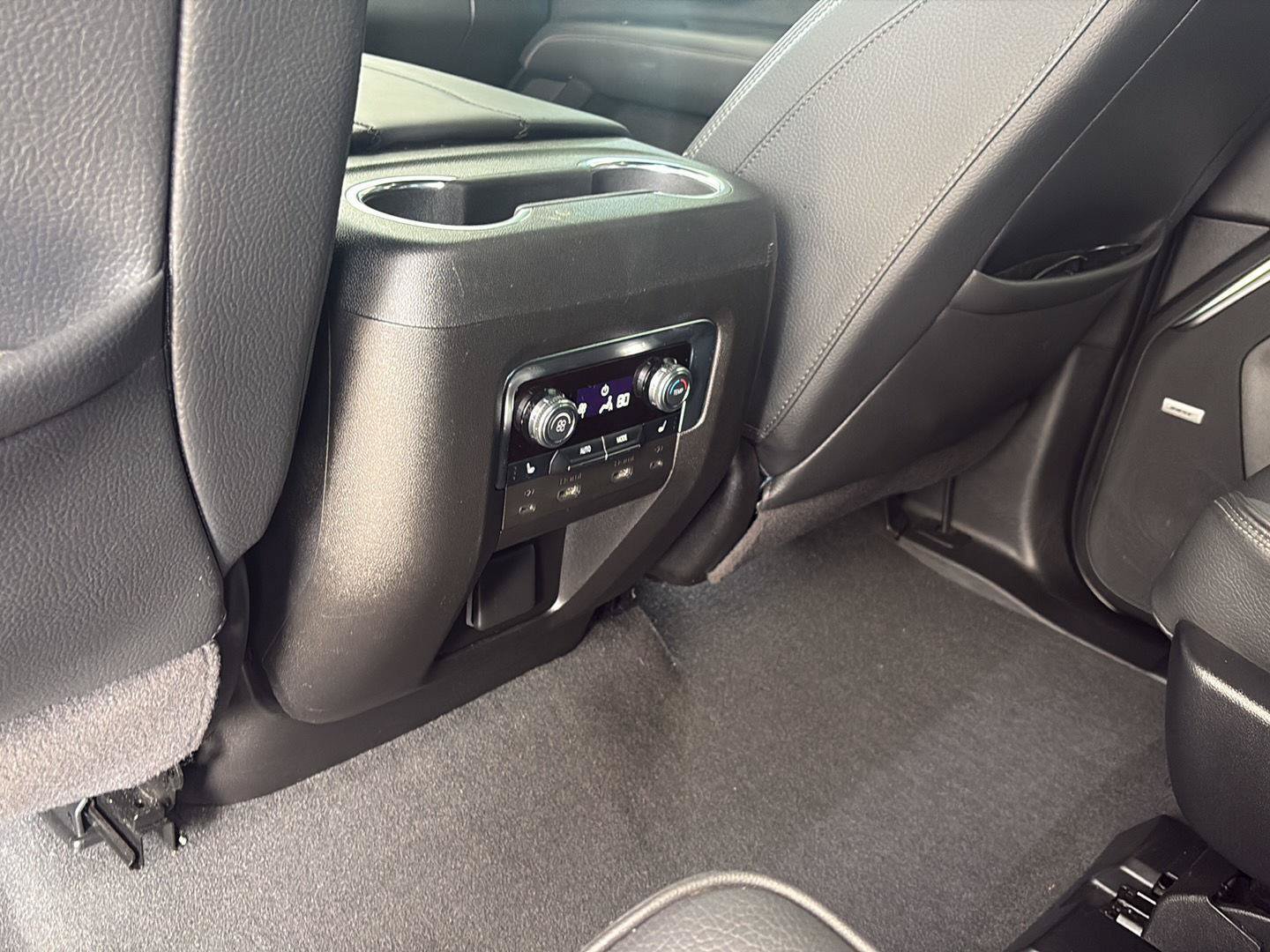 Used 2025 GMC Yukon Denali w/ Denali Reserve Package AWD/4WD image 30