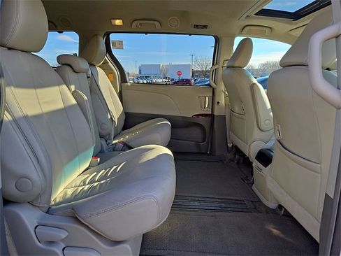 Used 2014 Toyota Sienna Limited image 10