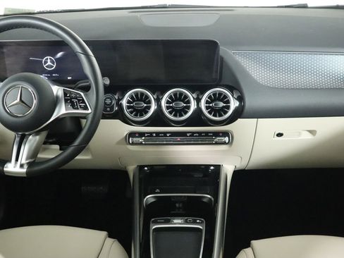 Certified 2025 Mercedes-Benz GLA 250 image 14