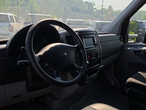 Used 2015 Freightliner Sprinter 2500 RWD image 5
