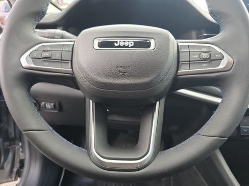 Used 2022 Jeep Compass Latitude AWD/4WD image 33