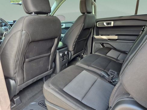 Certified 2022 Ford Explorer XLT RWD image 16