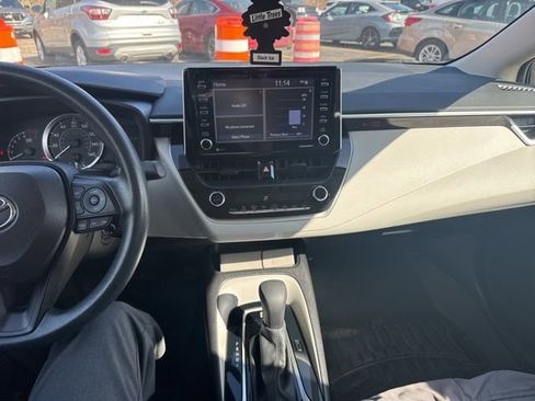 Used 2021 Toyota Corolla LE image 12