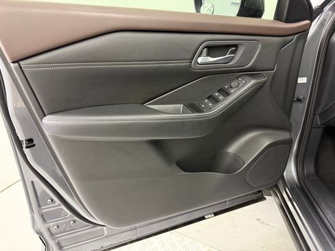 Used 2023 Nissan Rogue SV w/ SV Premium B Package image 13