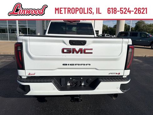 Used 2024 GMC Sierra 2500 AT4 w/ AT4 Premium Plus Package AWD/4WD image 5