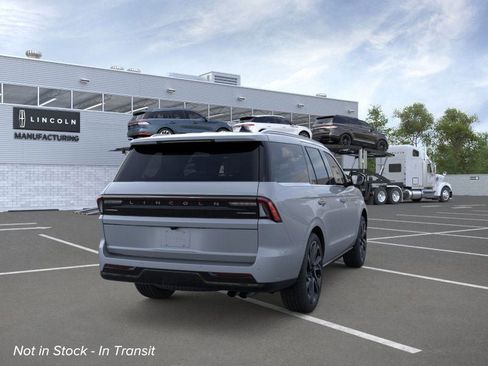 New 2026 Lincoln Navigator Reserve image 8