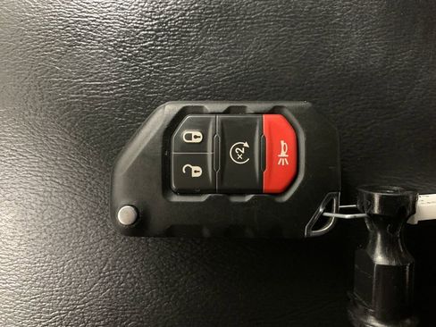 Used 2020 Jeep Gladiator Overland image 17