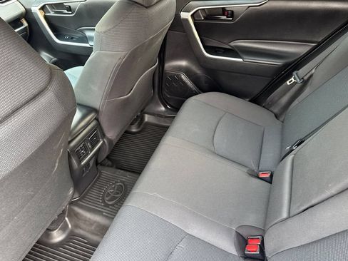 Used 2022 Toyota RAV4 LE AWD/4WD image 12