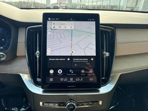 Used 2025 Volvo XC90 B6 Plus image 23