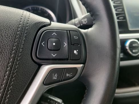 Used 2017 Toyota Highlander XLE image 26