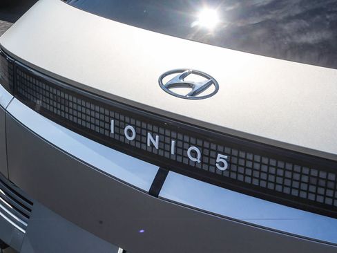 Used 2023 Hyundai Ioniq 5 Limited AWD/4WD image 9