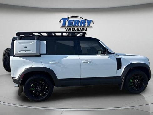 Used 2021 Land Rover Defender 110 SE image 1