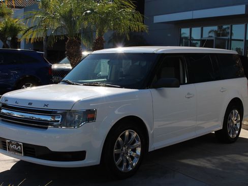 Used 2018 Ford Flex SE image 5
