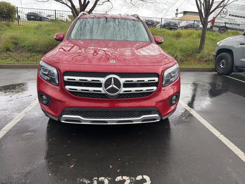 Used 2021 Mercedes-Benz GLB 250 4MATIC image 2