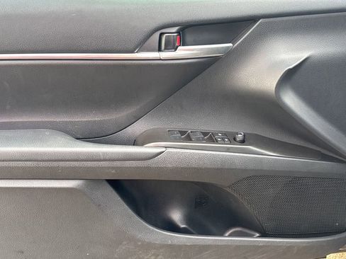 Used 2024 Toyota Camry SE image 6