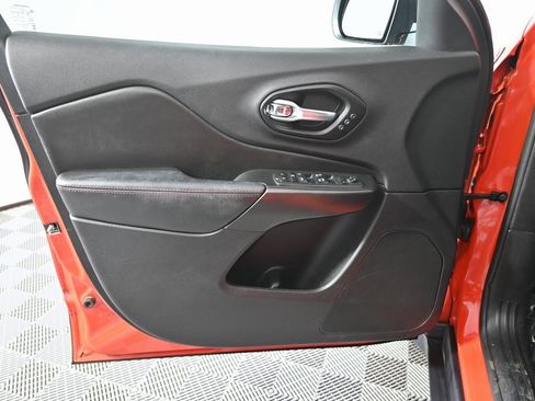 Used 2021 Jeep Cherokee Trailhawk w/ Premium Leather Package image 18