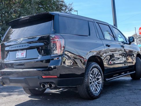 Used 2025 Chevrolet Suburban Z71 image 28