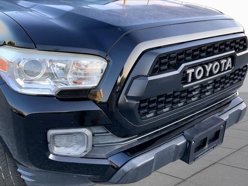 Used 2017 Toyota Tacoma SR RWD image 27