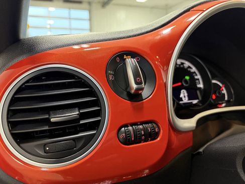 Used 2019 Volkswagen Beetle 2.0T SE w/ SE Premium Package image 17