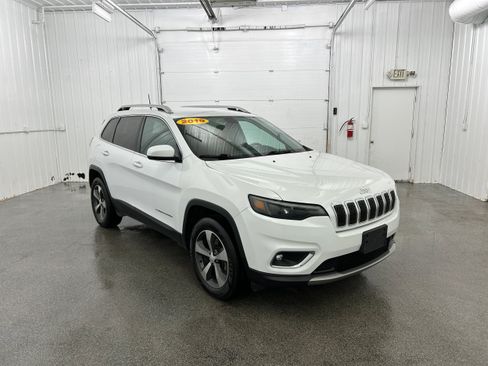 Used 2019 Jeep Cherokee Limited AWD/4WD image 2