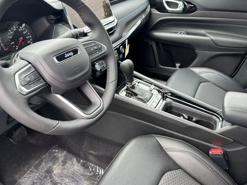 New 2026 Jeep Compass Latitude image 9