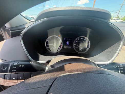 Used 2020 Hyundai Santa Fe SE FWD image 17