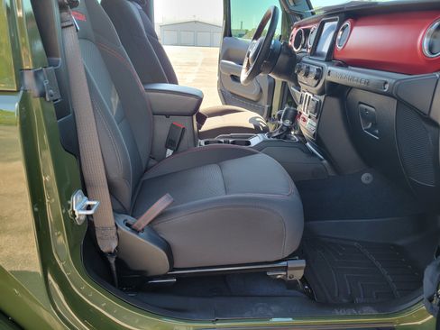 Used 2021 Jeep Wrangler Rubicon AWD/4WD image 24
