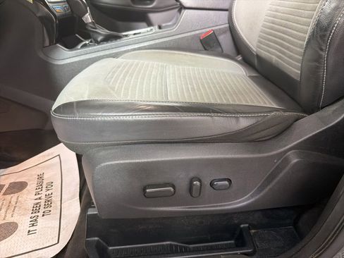 Used 2018 Ford Escape SE w/ SE SYNC Package FWD image 33