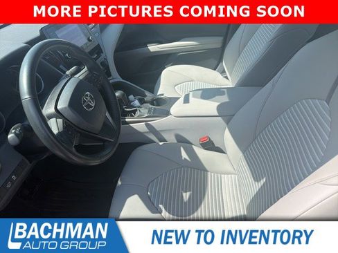 Used 2022 Toyota Camry SE w/ Convenience Package image 4