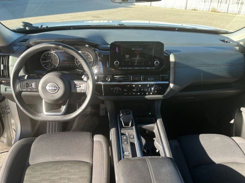 Used 2025 Nissan Pathfinder SV image 33