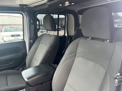 Used 2023 Jeep Gladiator Sport AWD/4WD image 15