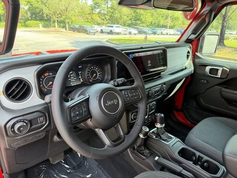Used 2026 Jeep Wrangler Unlimited Sport AWD/4WD image 11