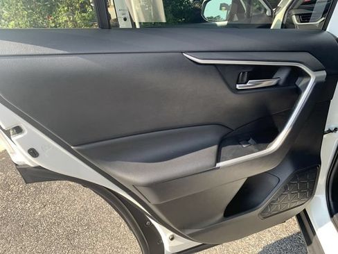 Used 2021 Toyota RAV4 XLE AWD/4WD image 15