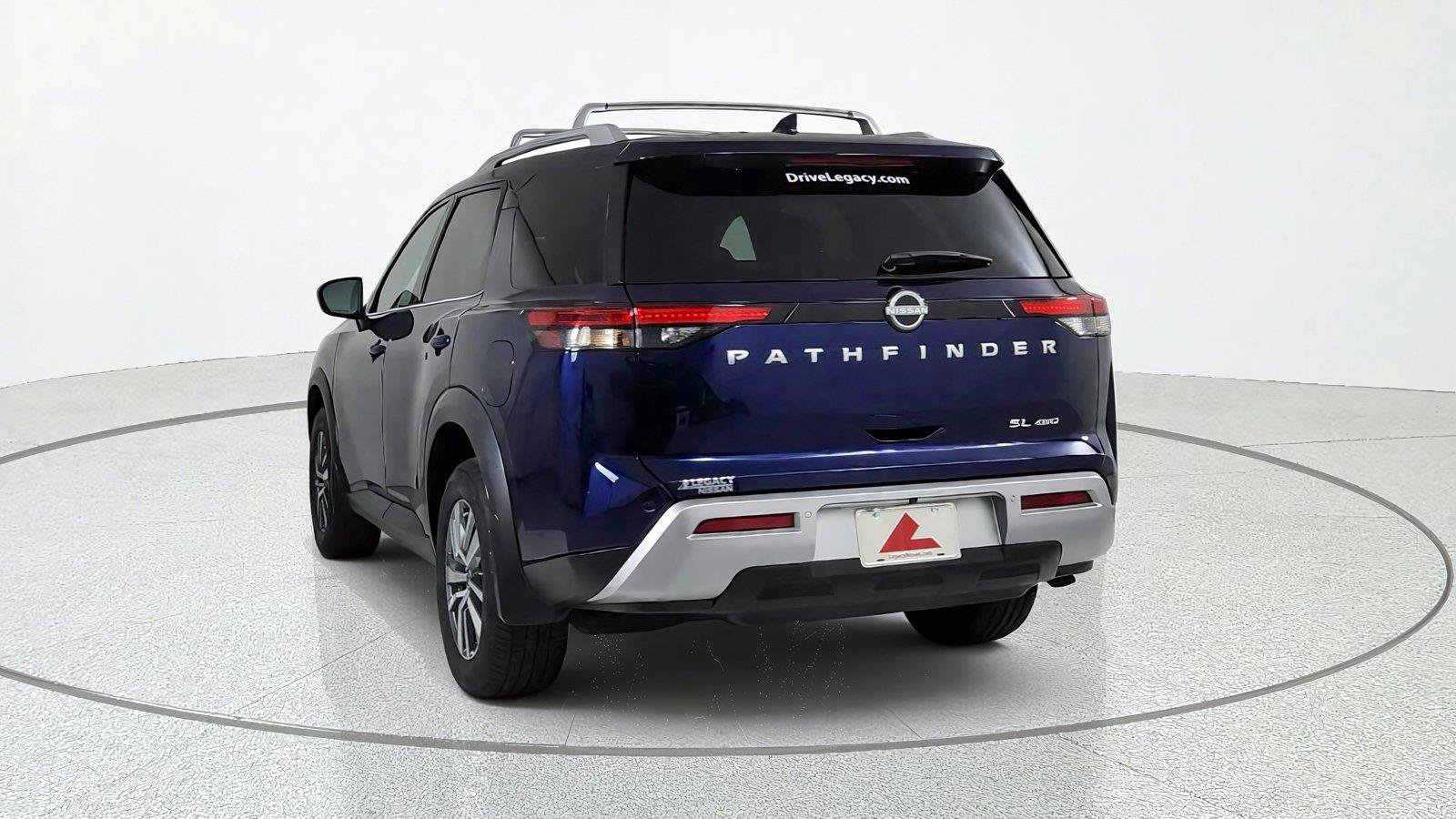 Used 2025 Nissan Pathfinder SL AWD/4WD image 5