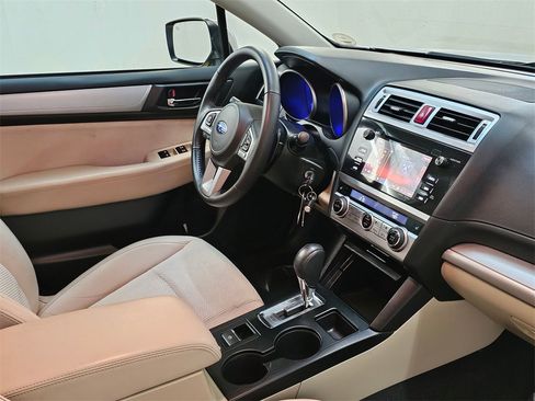 Used 2017 Subaru Outback 2.5i Premium image 10