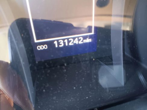 Used 2018 Toyota Camry LE FWD image 15