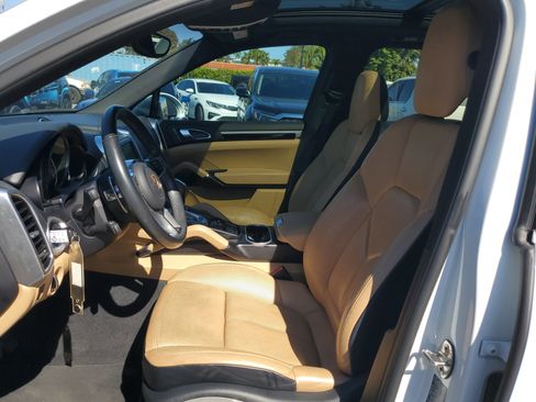 Used 2016 Porsche Cayenne image 23