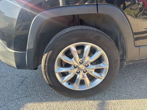 Used 2015 Jeep Cherokee Limited image 16