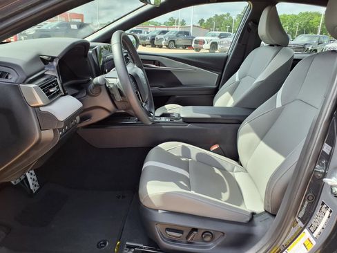 Certified 2025 Toyota Camry SE w/ Convenience Package image 16