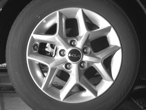 Used 2025 Kia Soul LX w/ LX Technology Package FWD image 14