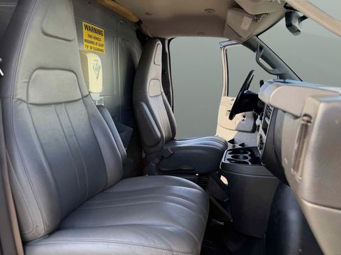 Used 2018 Chevrolet Express 2500 w/ Driver Convenience Package RWD image 13