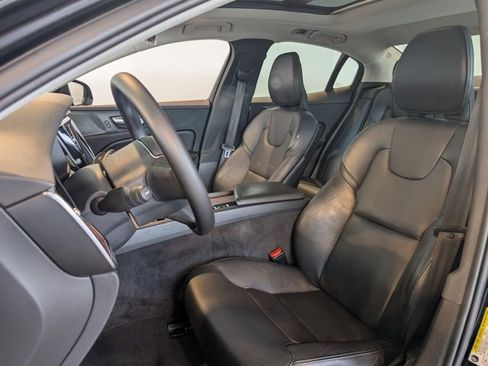 Used 2022 Volvo S60 B5 Inscription image 13